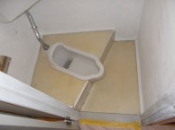 和式→洋式トイレに　便器を斜めに設置してスペースを有効利用